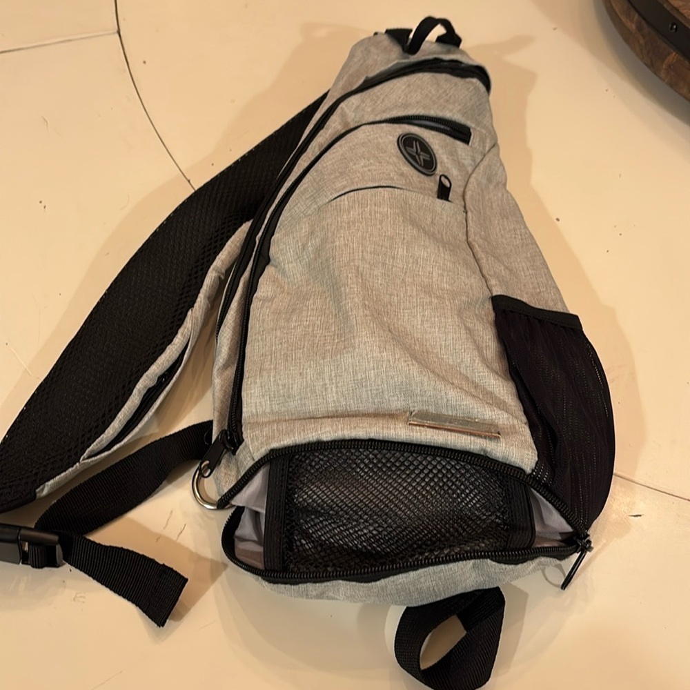 💐Gray and Black Crossbody Bag with Sling Style and Curved Shape